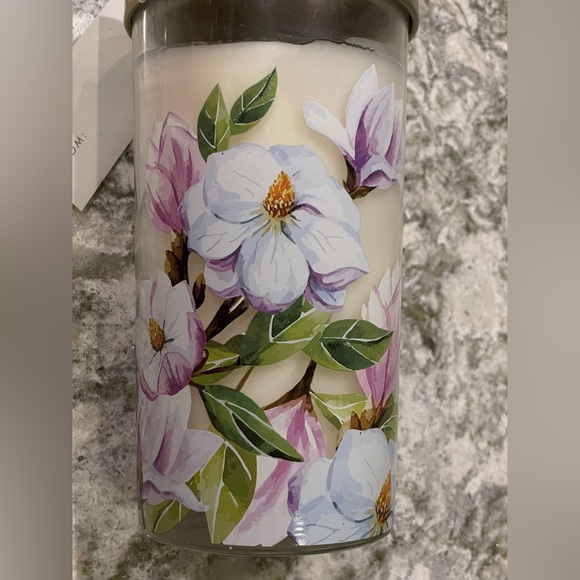 Pier 1 Magnolia Blooms Candle - Picture 5 of 9